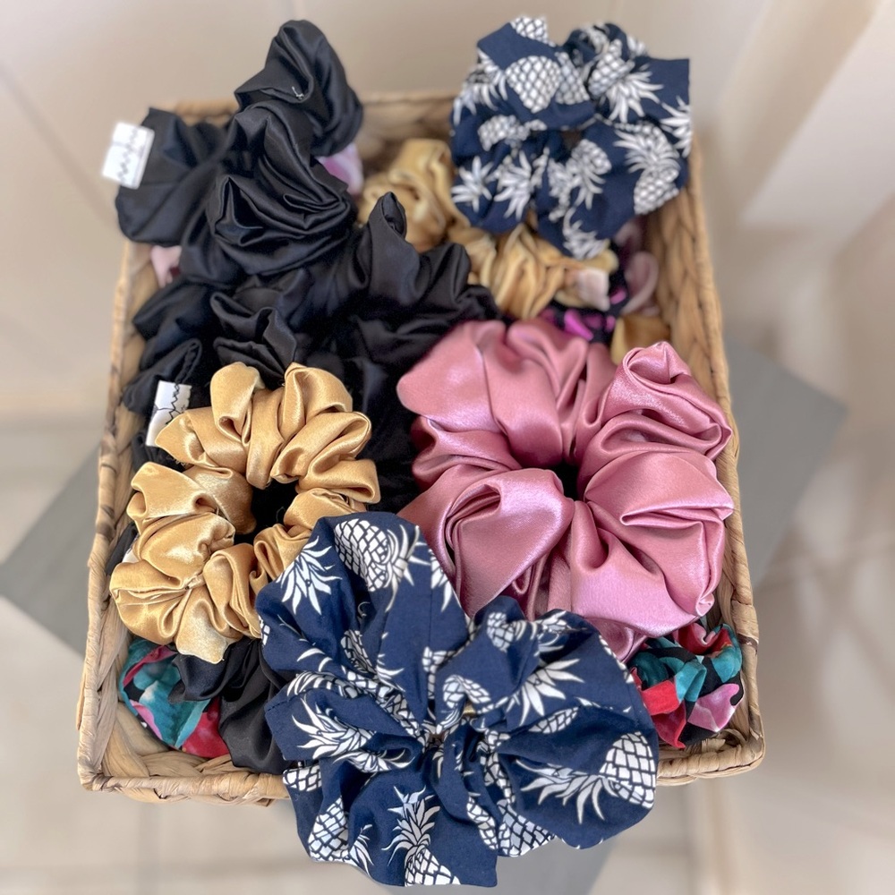 🎀🪮scrunchies made to order